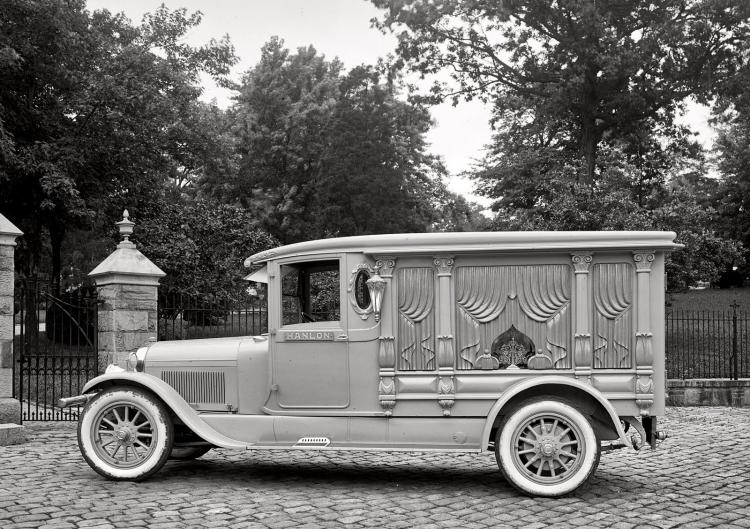 1924  photo of Lincoln hearse