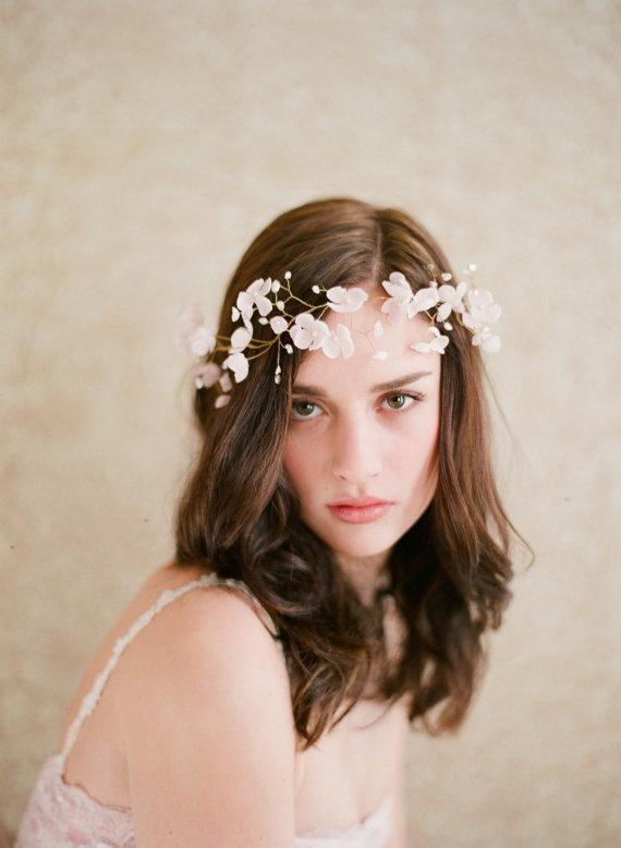 wedding-flower-crown-fabulous-the-perfect-bridal-hair-accessory-chic-blushing-from-twig-honey-uk-australium-nz-hairstyle-with-real-fresh-for-guest