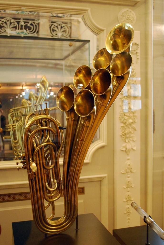 Antique_brass_instrument_on_display_at_the_Musical_Instrument_Museum